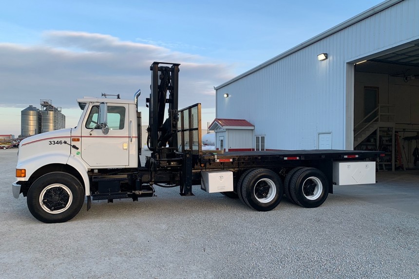 1992 IMT 9831-3H on International 8100 - Driver side