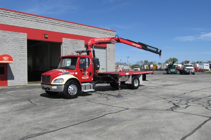 Fassi F110A.23 on 2014 Freightliner M2 106 - Boom extended 2