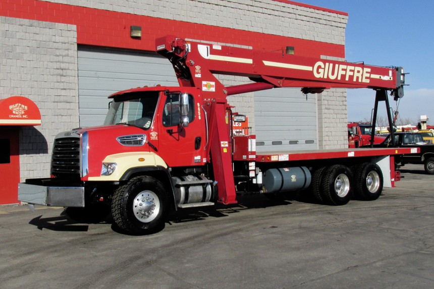 Terex BT5092 on 2014 Freightliner 108SD front street side view