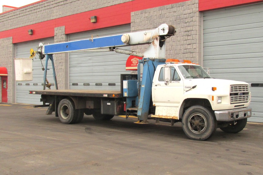 Used Manitex 1461 on 1991 Ford F800 - Front Passenger Side