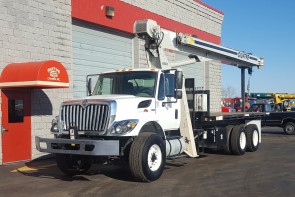 National 690E2 on 2012 International 7400 - Front driver's side
