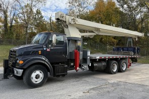 Terex BT60100 30 Ton on 2002 Sterling L7501 - Front Driver's Side