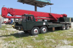 1972 P&H T300 30 Ton crane - Front street side view